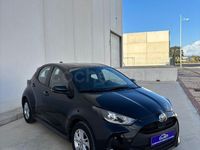 Usado Toyota Yaris Hybrid Business Edition 116 CV (85 kW) 2021 Negro Berlina