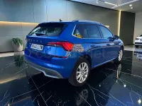 Usado Skoda Kamiq 110 CV (80 kW) 2022 Azul SUV