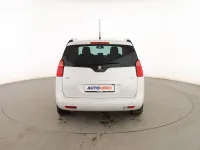 Usado Peugeot 5008 Allure 150 CV (110 kW) 2015 Blanco Monovolumen