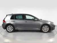 Usado VW Golf VII Advance 130 CV (95 kW) 2018 Gris / plata Berlina