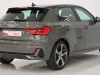 Usado Audi A1 Sportback 110 CV (80 kW) 2022 Gris / plata Utilitario