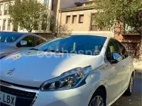 Usado Peugeot 208 Signature Sky 82 CV (60 kW) 2019 Blanco Utilitario
