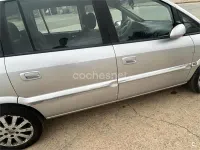 Usado Opel Zafira 100 CV (73 kW) 2005 Gris / plata Monovolumen