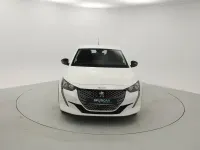 Begagnad Peugeot e-208 Active 100 kW (136 HK) 2023 Vit Halvkombi