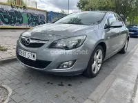 Usado Opel Astra Cosmo 140 CV (102 kW) 2010 Gris / plata Berlina