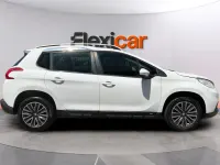 Usado Peugeot 2008 Allure 100 CV (73 kW) 2016 Blanco SUV