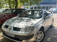 Usado Renault Mégane Cabriolet Privilege 135 CV (99 kW) 2005 Gris / plata Descapotable