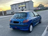 Usado Peugeot 206 70 CV (51 kW) 2004 Azul Berlina