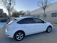 Usado Ford Focus Trend 109 CV (80 kW) 2010 Blanco Berlina