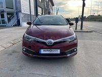 Usado Toyota Auris Hybrid 136 CV (100 kW) 2017 Granate Berlina