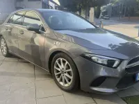 Usado Mercedes A180 136 CV (100 kW) 2019 Gris Utilitario