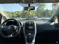 Usado Toyota Auris Active 132 CV (97 kW) 2012 Blanco Berlina