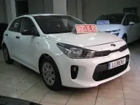 Usado Kia Rio 84 CV (61 kW) 2017 Blanco Berlina