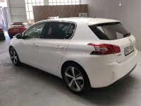 Usado Peugeot 308 Allure 125 CV (91 kW) 2013 Blanco Berlina