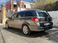 Usado Opel Astra Enjoy 110 CV (80 kW) 2011 Marrón Familiar