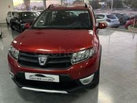 Usado Dacia Sandero Lauréate 90 CV (66 kW) 2016 Granate Berlina