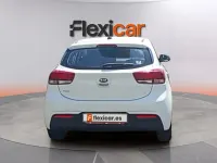 Usado Kia Rio 84 CV (61 kW) 2021 Blanco Berlina