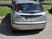 Usado Ford Focus Trend 90 CV (66 kW) 2002 Gris / plata Berlina