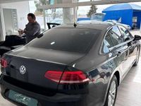 Usado VW Passat Advance 120 CV (88 kW) 2018 Negro Berlina