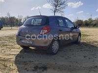 Usado Renault Clio II 75 CV (55 kW) 2011 Gris / plata Berlina