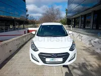 Usado Hyundai i30 100 CV (73 kW) 2017 Blanco Berlina