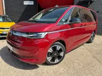Usado VW Multivan Style 150 CV (110 kW) 2025 Granate Monovolumen