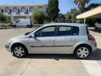 Usado Renault Mégane Authentique 80 CV (58 kW) 2004 Gris / plata Berlina