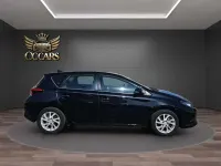 Usado Toyota Auris 116 CV (85 kW) 2018 Negro Utilitario