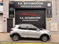 Usado Kia Stonic 84 CV (61 kW) 2023 Gris / plata SUV