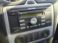 Usado Ford Focus Trend 100 CV (73 kW) 2005 Azul Berlina