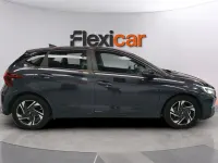 Usado Hyundai i20 101 CV (74 kW) 2022 Gris Utilitario