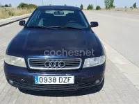 Usado Audi A4 110 CV (80 kW) 1999 Azul Berlina