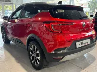 Usado Renault Captur Techno 90 CV (66 kW) 2024 Rojo SUV