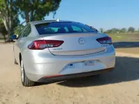 Usado Opel Insignia Selective 136 CV (100 kW) 2018 Gris Berlina