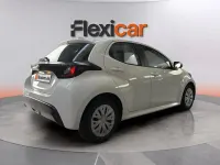 Usado Toyota Yaris Comfort 72 CV (52 kW) 2023 Blanco Utilitario