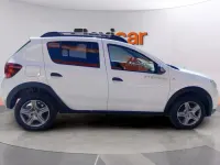 Usado Dacia Sandero 90 CV (66 kW) 2017 Blanco SUV