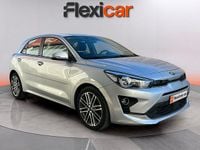 Usado Kia Rio 120 CV (88 kW) 2021 Gris Berlina
