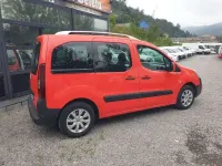 Usado Peugeot TePee Access 75 CV (55 kW) 2017 Rojo Van