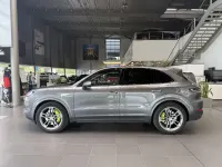 Usado Porsche Cayenne E-Hybrid 470 CV (345 kW) 2023 Gris SUV