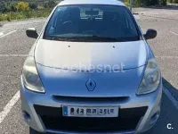 Usado Renault Clio IV 75 CV (55 kW) 2012 Gris / plata Berlina
