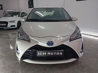 Usado Toyota Yaris Hybrid Active 100 CV (73 kW) 2019 Blanco Berlina