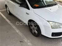 Usado Ford Focus Trend 100 CV (73 kW) 2006 Blanco Berlina
