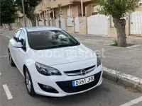 Usado Opel Astra Selective 165 CV (121 kW) 2015 Blanco Berlina