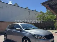 Usado Peugeot 308 Allure 130 CV (95 kW) 2020 Gris / plata Berlina
