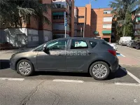 Usado Opel Astra Selective 110 CV (80 kW) 2015 Gris / plata Berlina