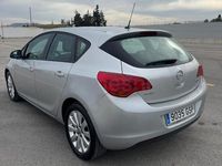 Usado Opel Astra Cosmo 110 CV (80 kW) 2010 Gris / plata Berlina