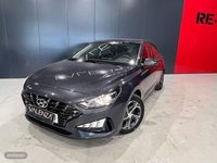 Usado Hyundai i30 110 CV (80 kW) 2023 Gris Berlina