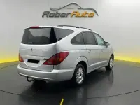 Usado SsangYong Rodius Limited 165 CV (121 kW) 2013 Gris / plata Monovolumen
