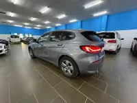 Usado BMW 118 M Sport 150 CV (110 kW) 2022 Gris / plata Utilitario