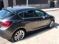 Usado Opel Astra Expression 115 CV (84 kW) 2013 Gris / plata Berlina